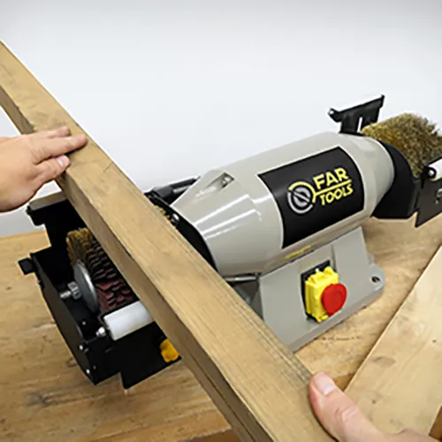 Rénovateur stationnaire à brosses