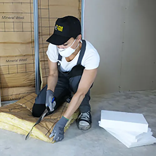 Knife for insulating materials