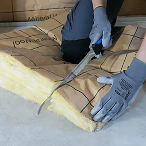 Knife for insulating materials