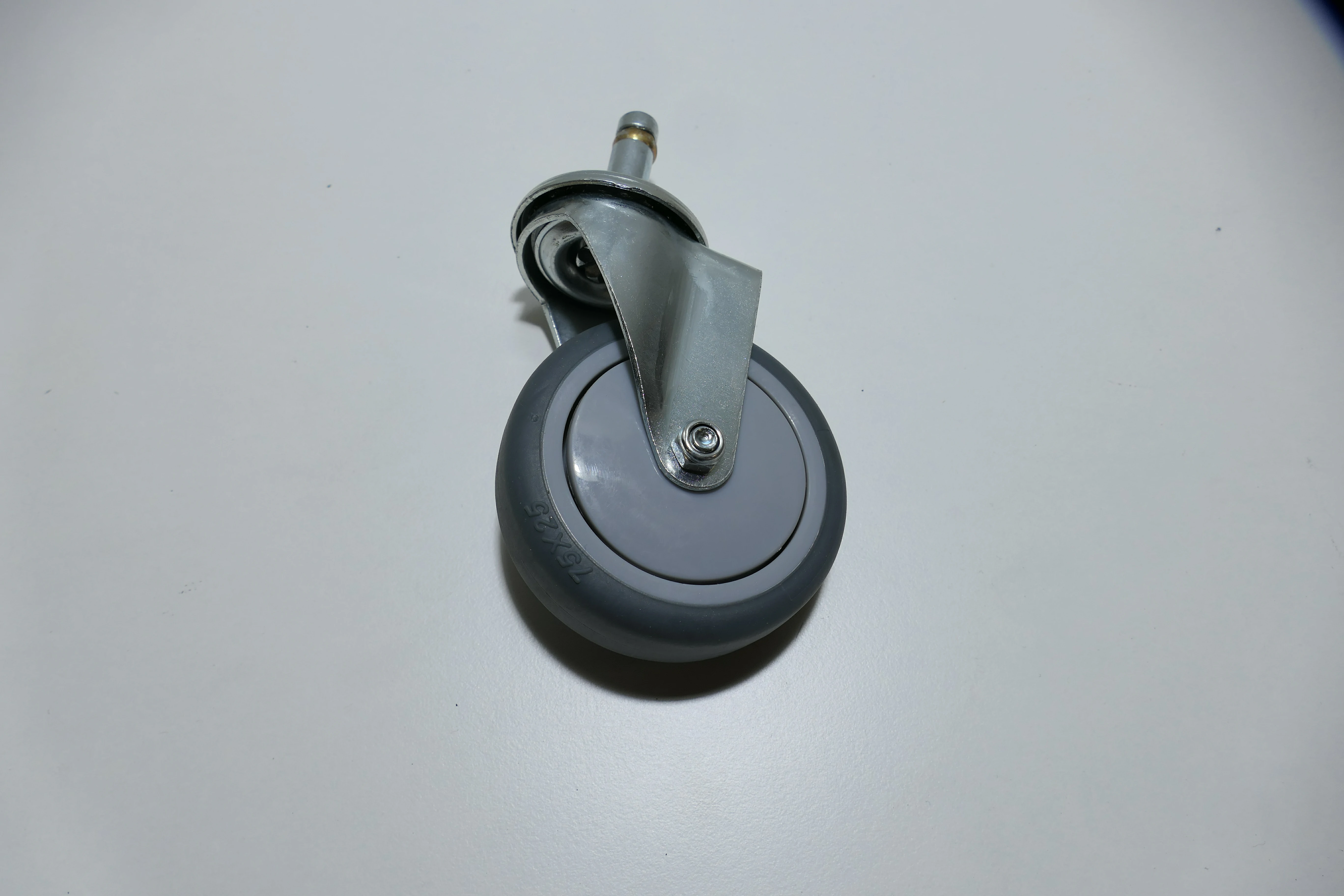 810123106 - ROULETTE AVANT